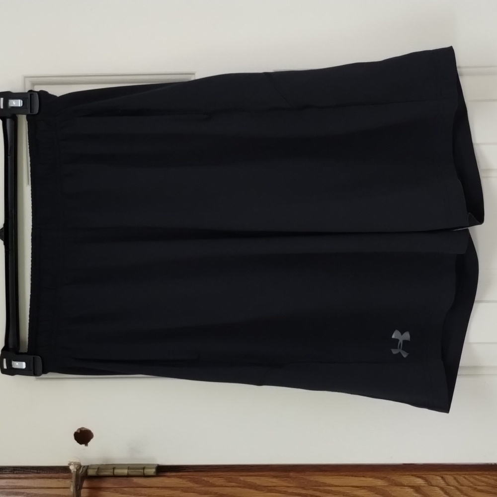 Under Armour men's black shorts, like new!